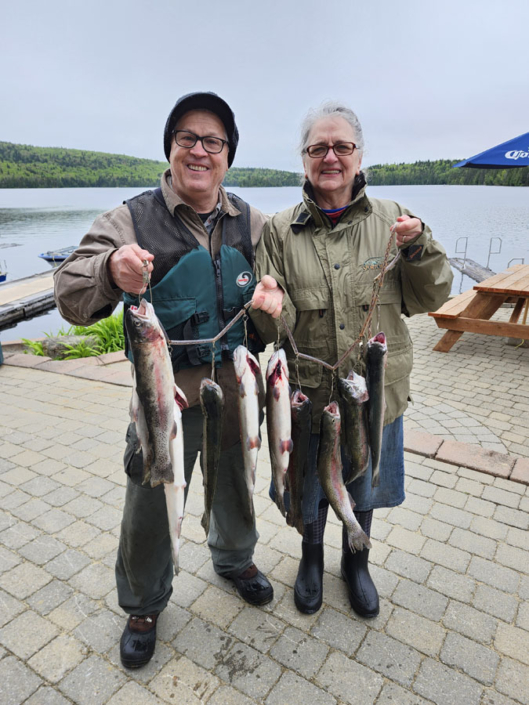 souvenir_real-masse_11 Couple de retraités à la pêche à la truite à la pourvoirie Au Pays de Réal Massé