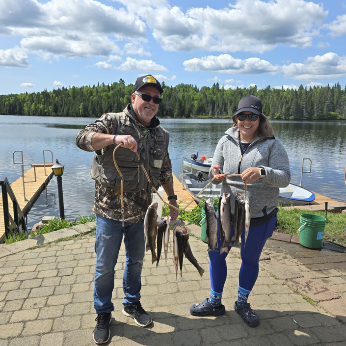 souvenir_real-masse_19 Couple à la pêche à la truite à la pourvoirie Au Pays de Réal Massé